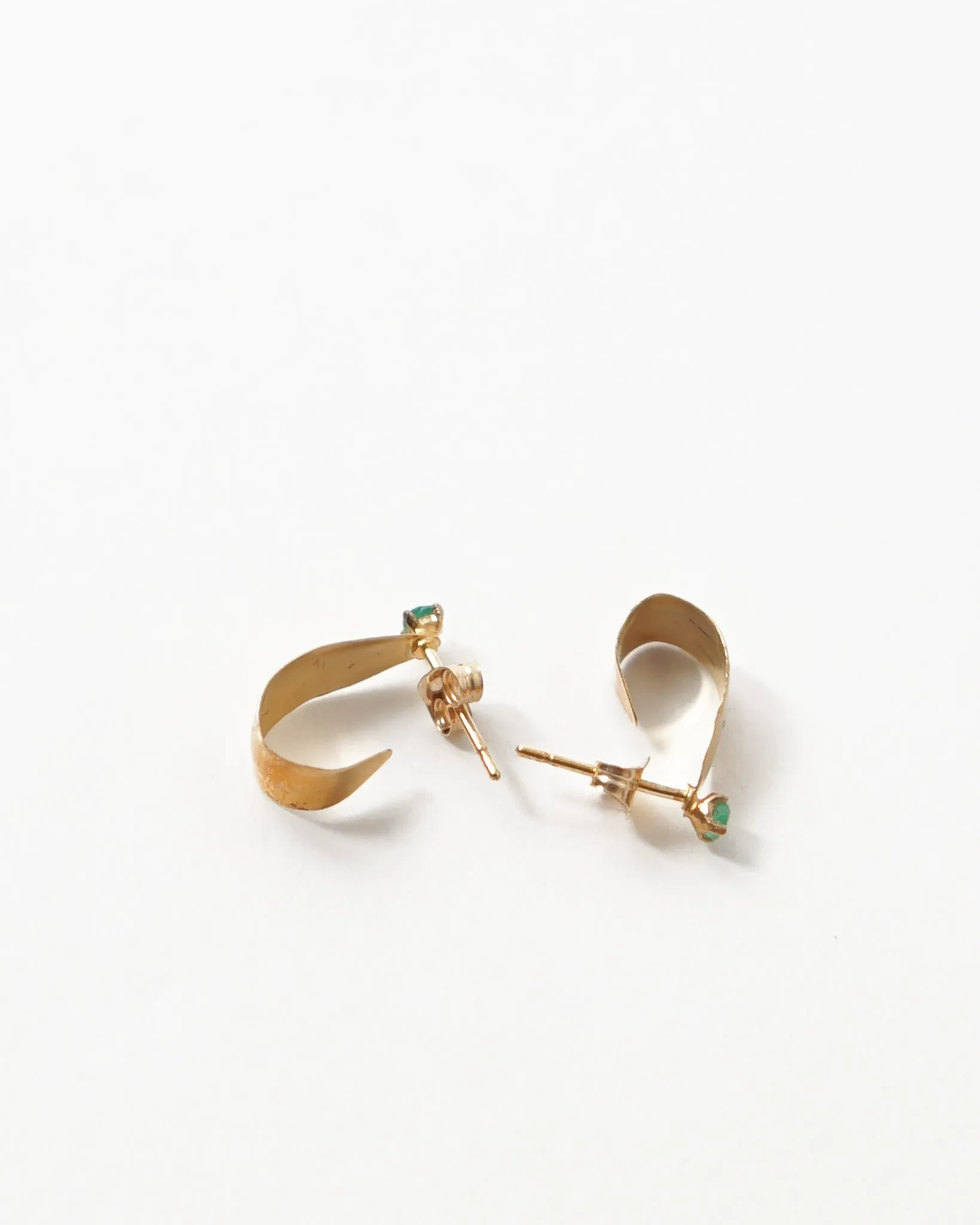 14k Gold Earrings w/ Emerald