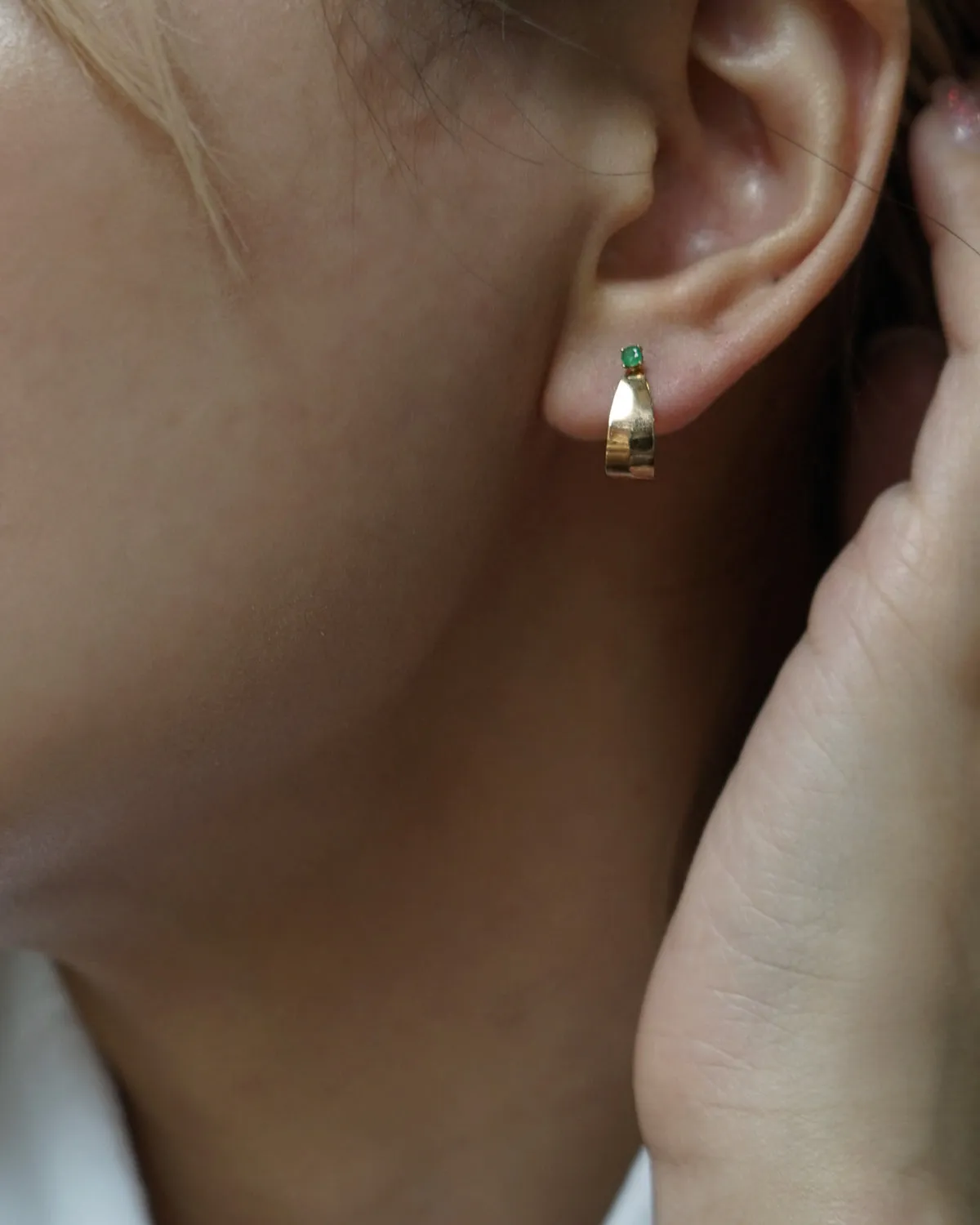 14k Gold Earrings w/ Emerald