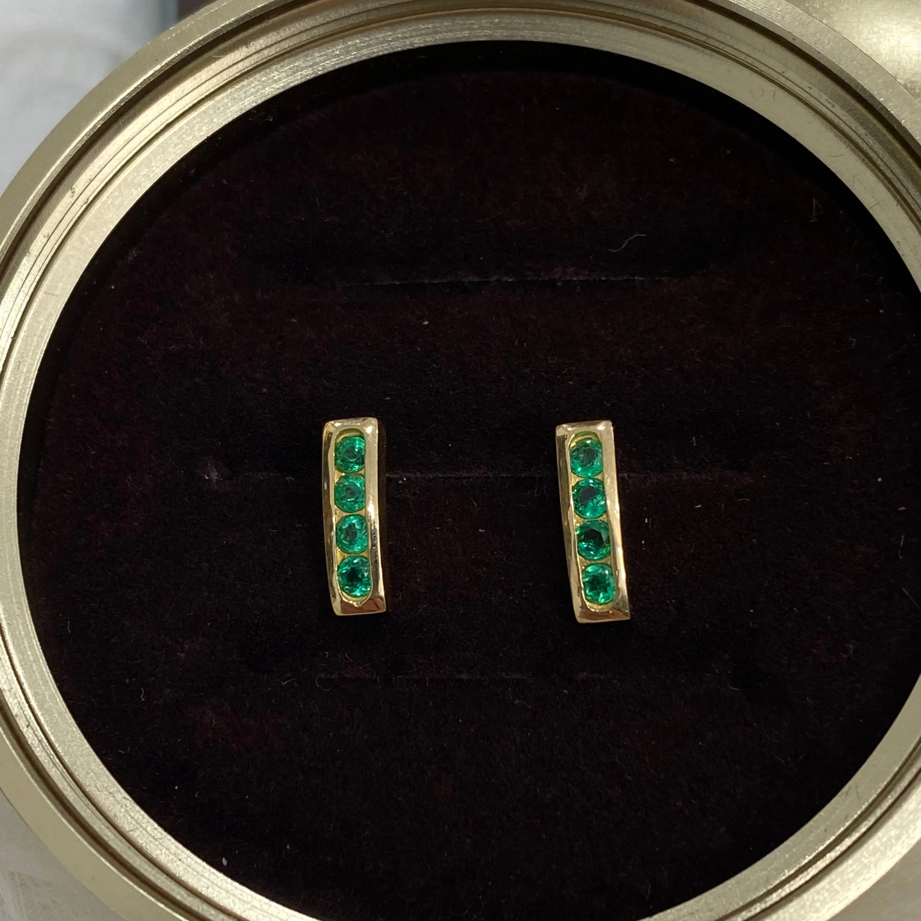 18K Yellow Gold Luxury Stud Earrings With Emerald / 1.9gr