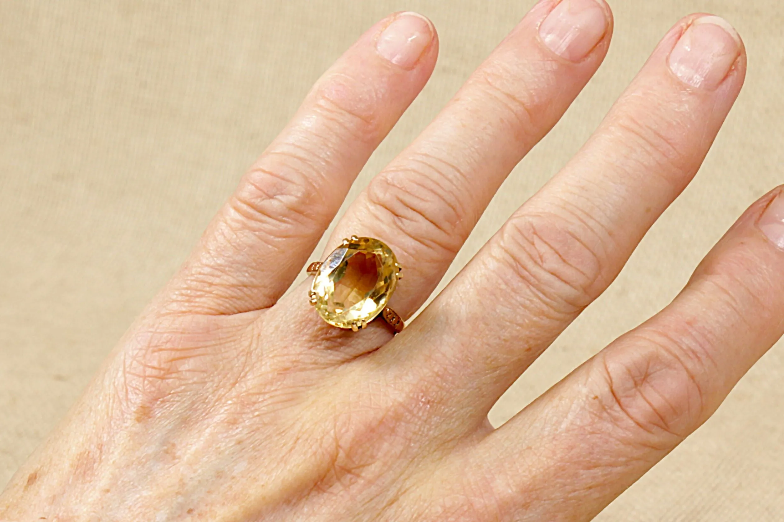 9ct Gold & Lemon Citrine Solitaire Ring