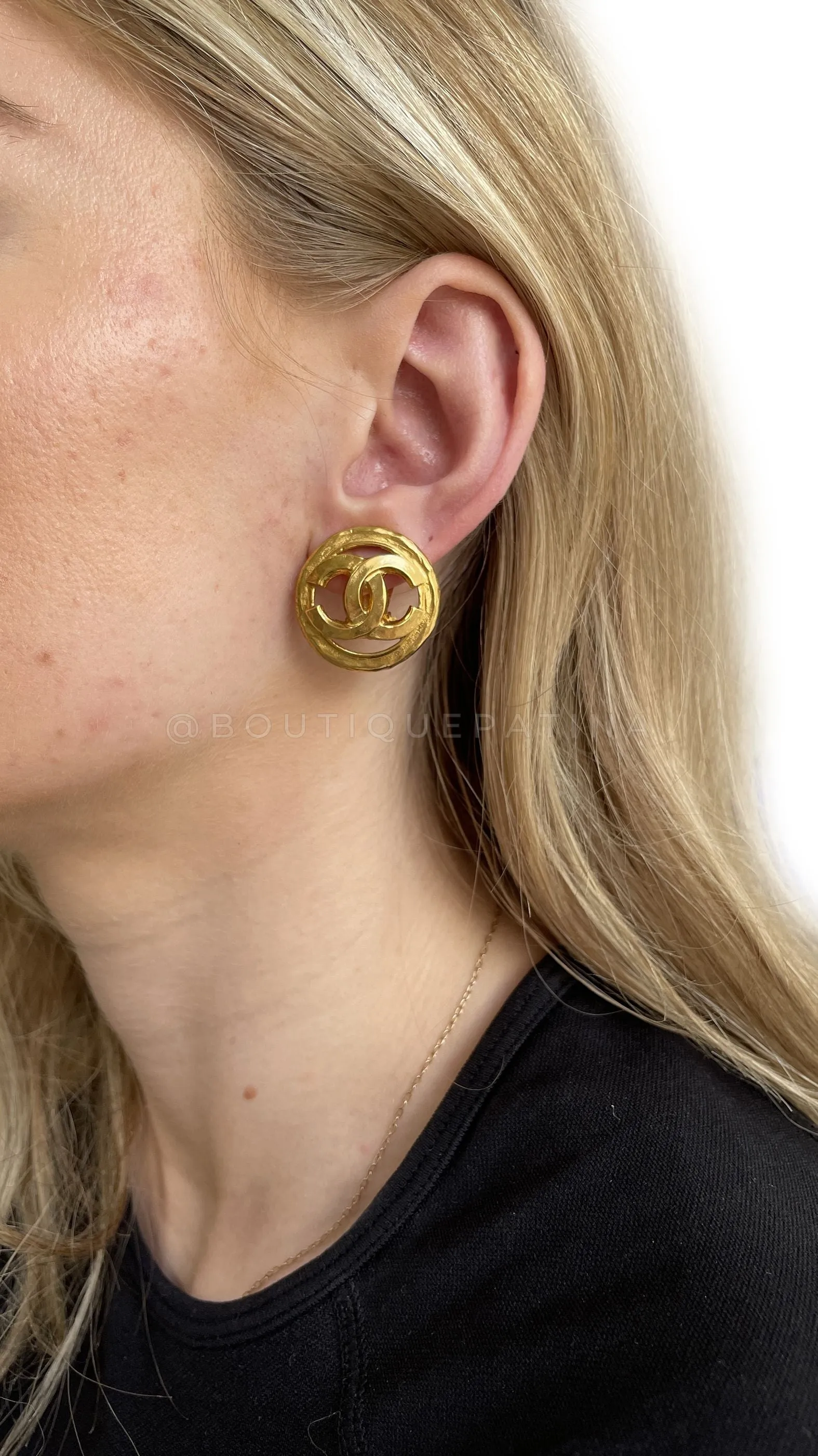 Chanel 94P Vintage Signature Circle CC Gold Stud Earrings Small