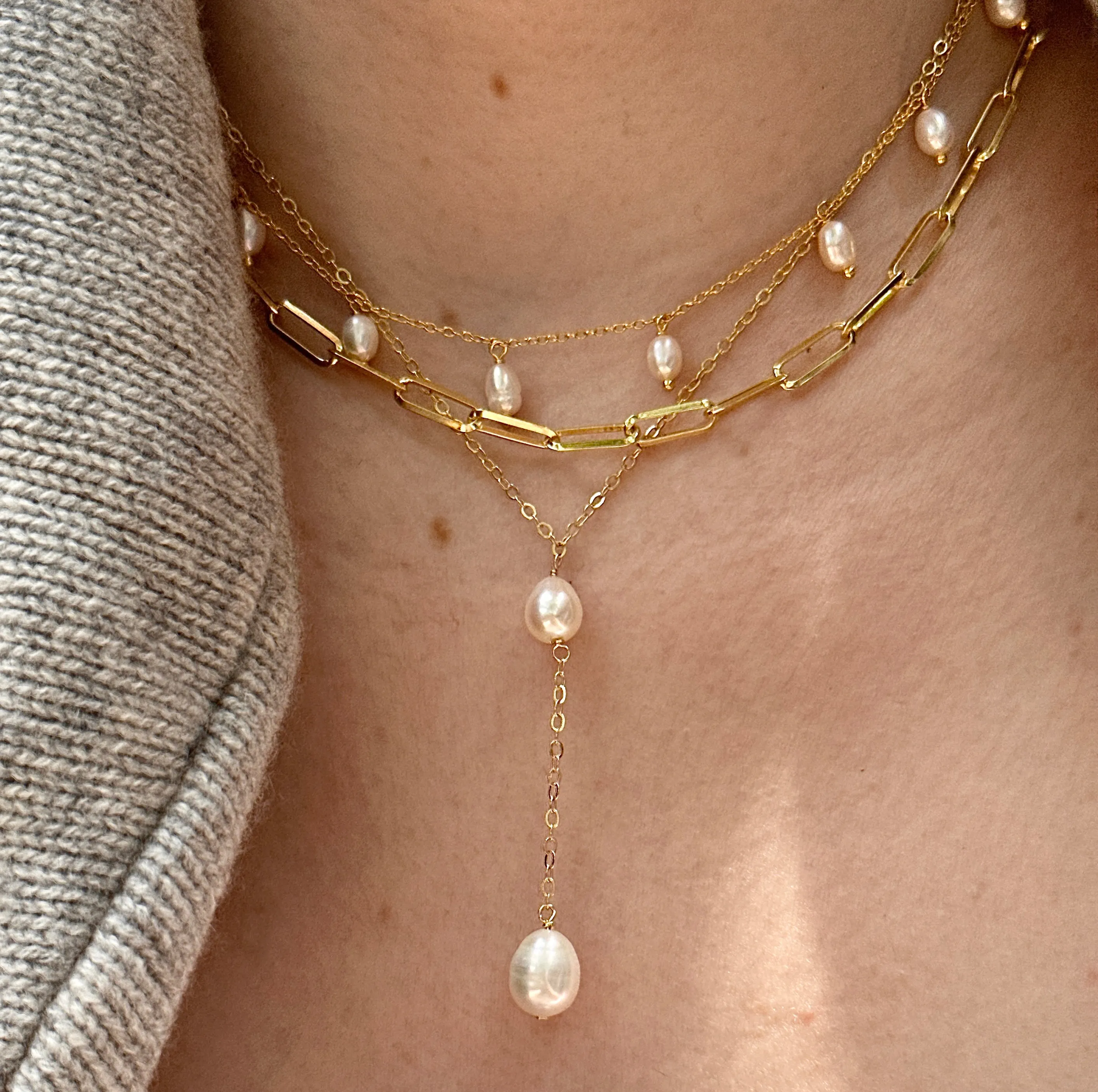 LULA PEARL LARIAT NECKLACE GOLD