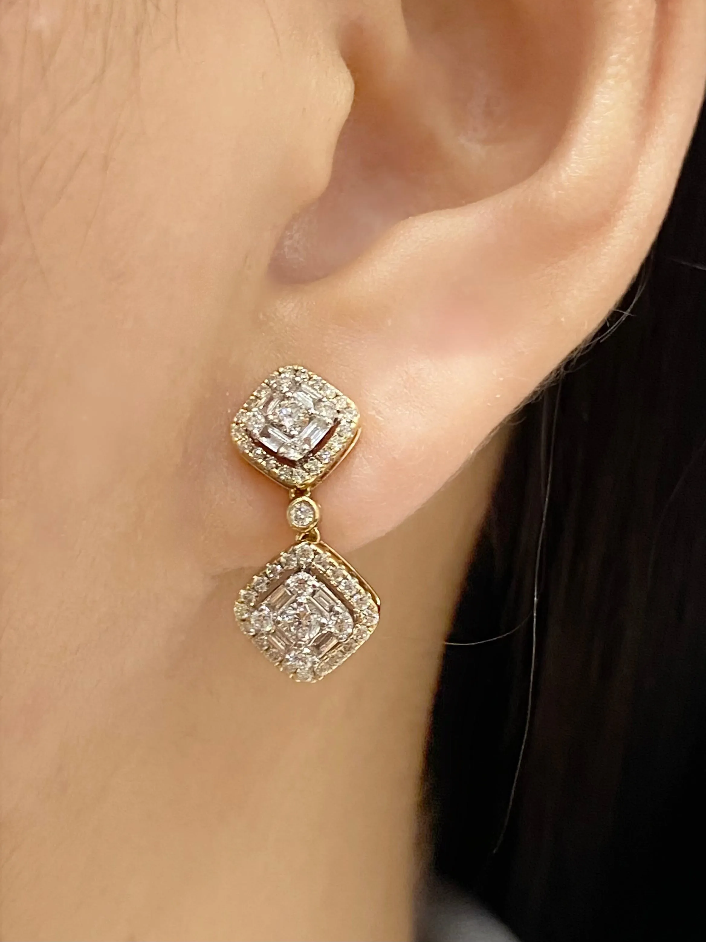 #LVNA2024 | Double Cushion Dangling Diamond Earrings 18kt