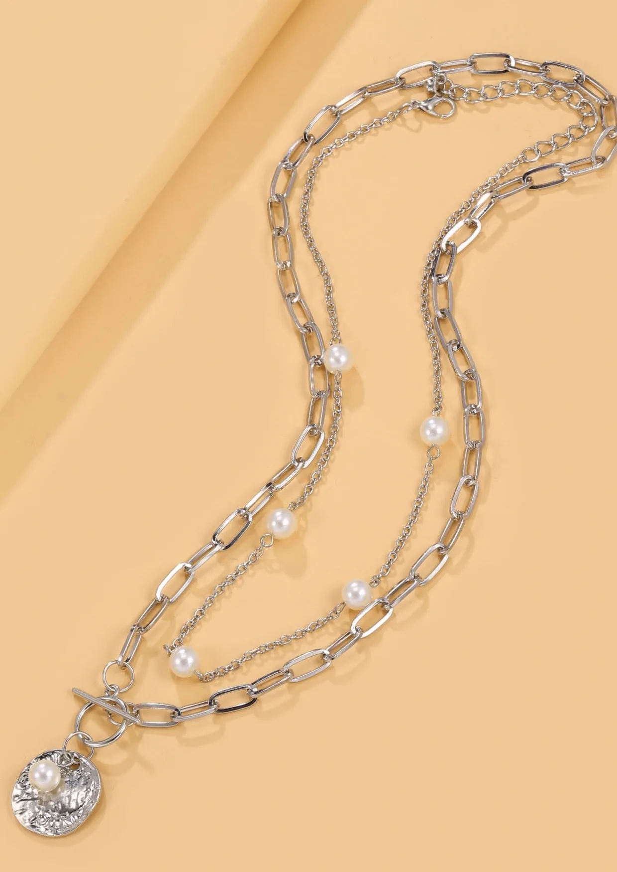 Pearl decor necklace